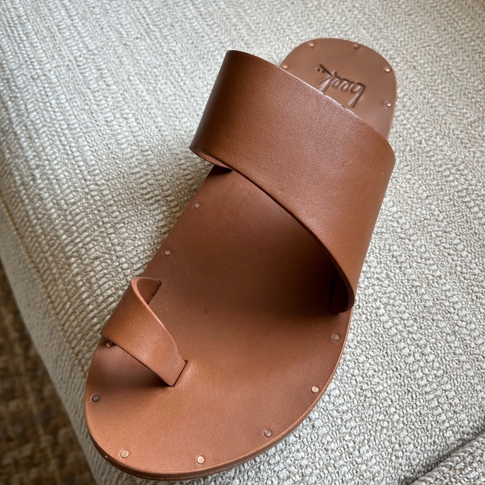 Beek Finch Toe Ring Leather Sandals